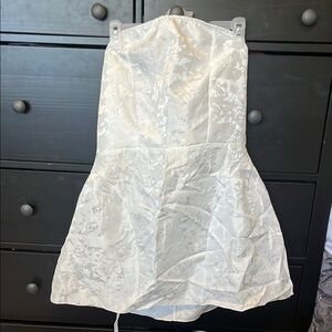 Elegant White Strapless Dress